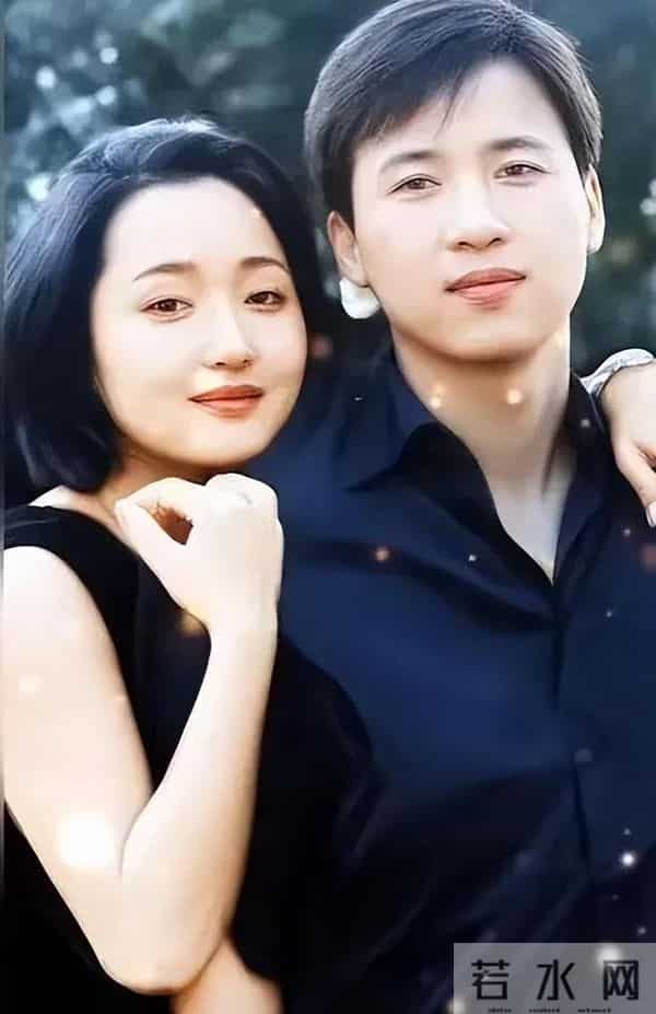 杨钰莹中秋晚会唱哭全场:十年沉寂因远华案,一代人青春醒了