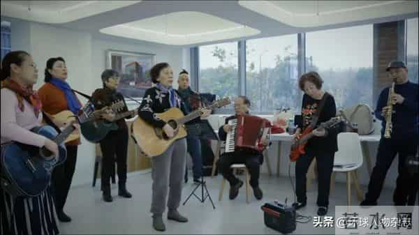 79岁“摇滚奶奶”全网走红,一开口把王菲唱到“肝儿颤”