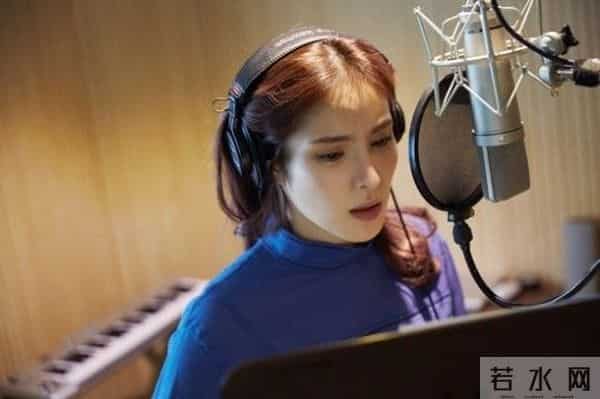 她不仅昨晚为黄致列帮帮唱 还和BIGBANG之间有很深的渊源