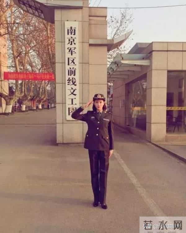 矫揉造作就别演军旅剧了，这8位女星告诉你，什么叫飒爽军人气质