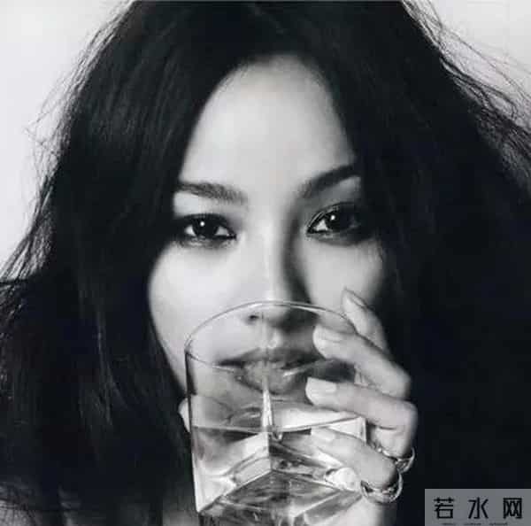 还记得性感女神李孝利吗?这才是20年来真正的“大女主”人设