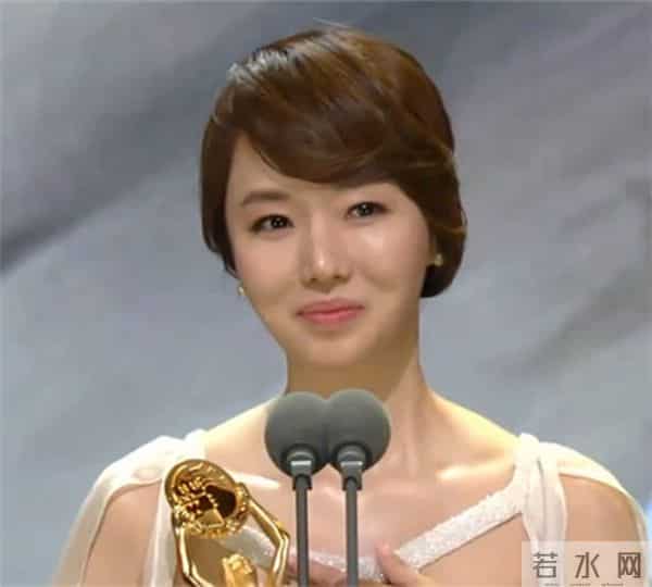 她曾爆红艳压李孝利 37岁从杀马特持续换脸美得惊人