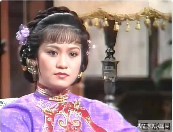 郭靖师傅~斑斑,主持过央视春晚,前夫惠天赐,姐姐森森