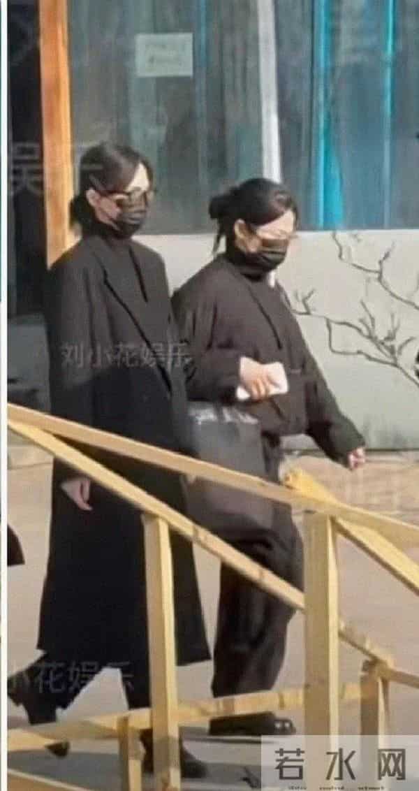 罗晋沉默送父，唐嫣全程陪护，明道早到无言