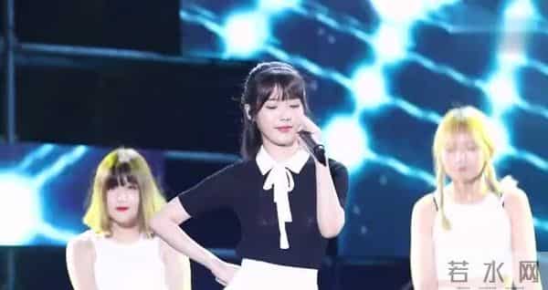 IU因长得丑被拒绝20次,如今成为韩国第一女solo,有人后悔了