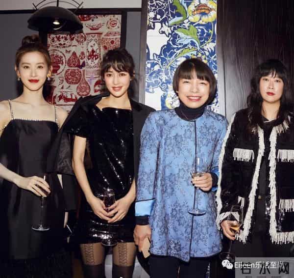 合影被裁？奶茶妹妹的千亿名媛晋级路还有多长？