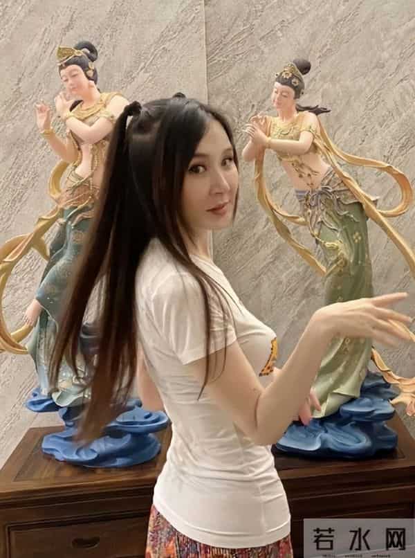 40岁不愿演妈、70岁扮少女、整容、硬凹性感…她们的不服老真尴尬