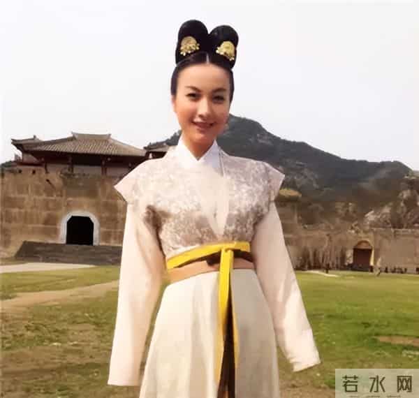 请霍建华拍戏有多难，林心如为了请他拍《倾世皇妃》，差点下跪