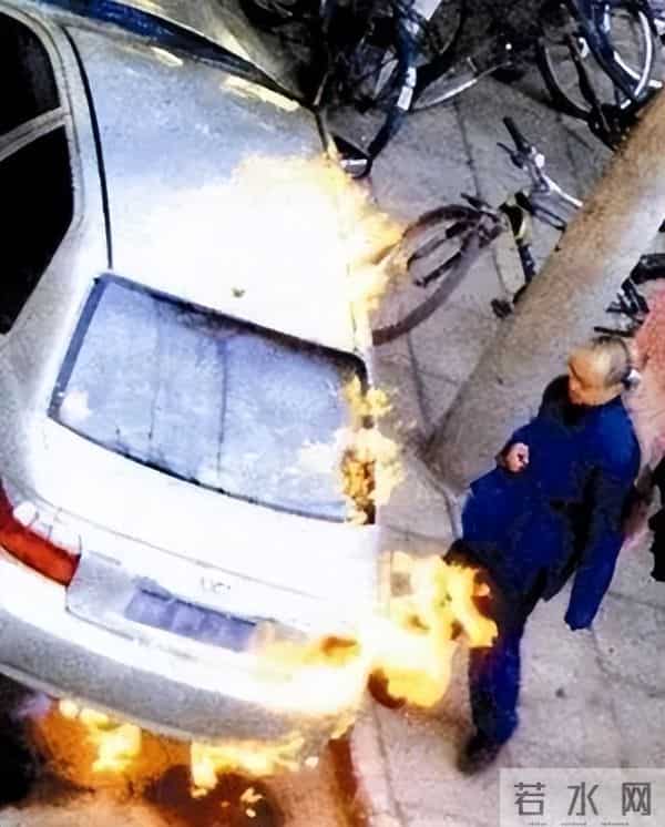 香港狗仔极度疯狂的年代中，底线全无，连明星裸照遗照都不放过