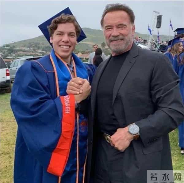 私生子,男明星银行卡的噩梦!l People