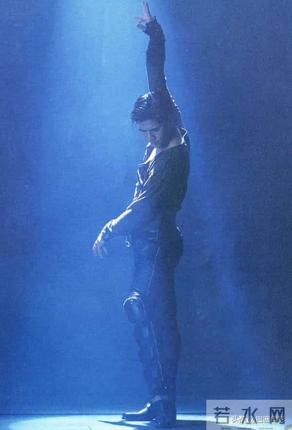 有一种性感,是男明星们的翘臀,恰到好处的刚刚好