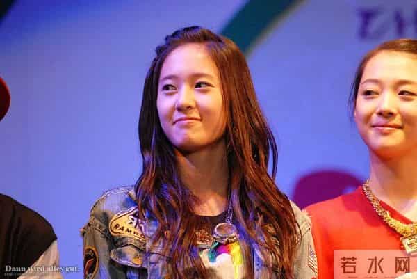 长相酷似郑秀晶,又出身一线女团,但她却星路坎坷