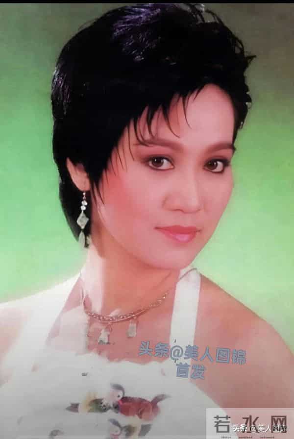 郭靖师傅~斑斑,主持过央视春晚,前夫惠天赐,姐姐森森