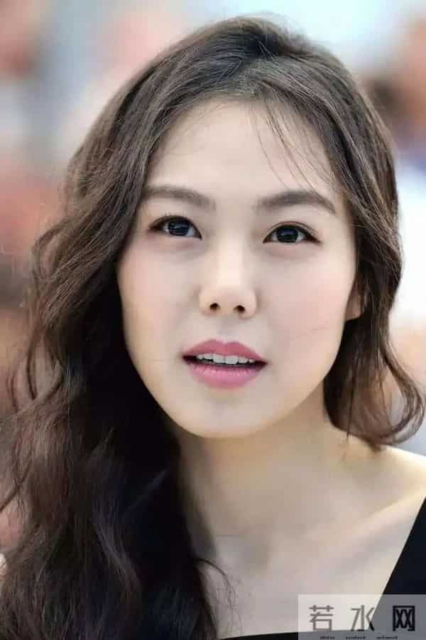 从李政宰到赵寅成,金敏喜的前任都是男神,却恋上大22岁已婚导演