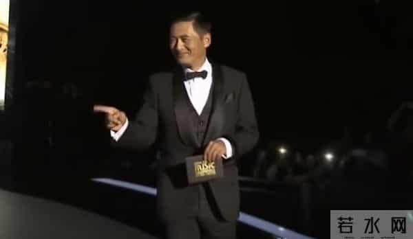 当“中国天王”出席韩国顶级颁奖礼,会是啥场面?网友:砸场子的