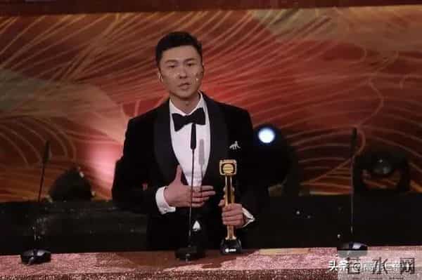 王浩信蔡思贝挽手走红毯，TVB版《回家的诱惑》更新了？