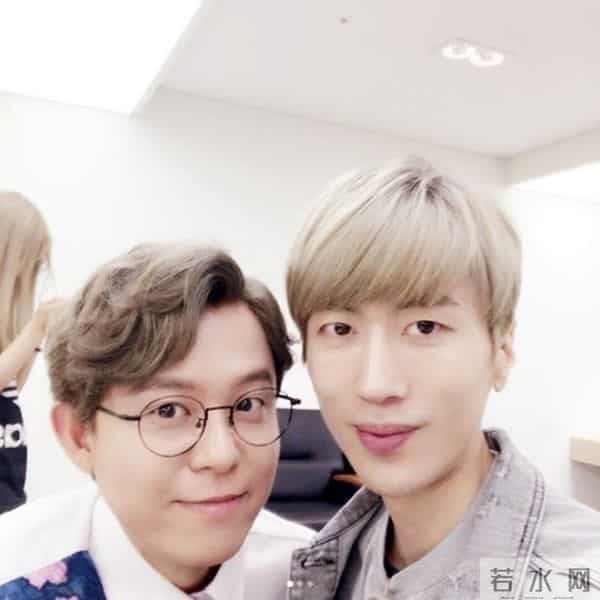 原H.O.T.成员 Tony安与李在元最新合影曝光