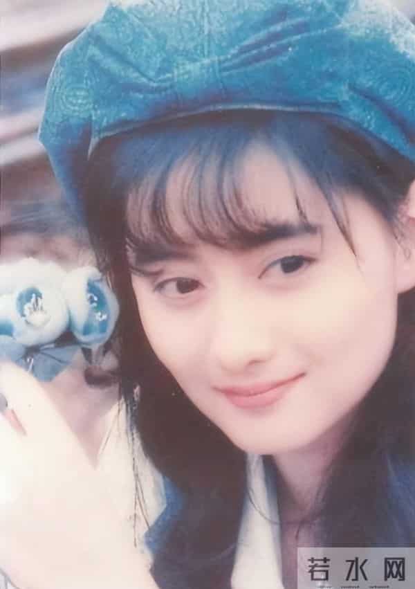 40岁不愿演妈、70岁扮少女、整容、硬凹性感…她们的不服老真尴尬