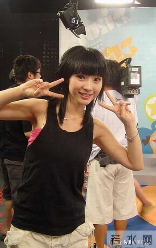 高清多图：柳岩在陕西卫视工作的旧照，青涩懵懂被评价是“丑女”