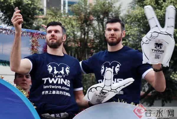 傻傻分不清！千余对双胞齐聚云南墨江共庆第十五届双胞胎节