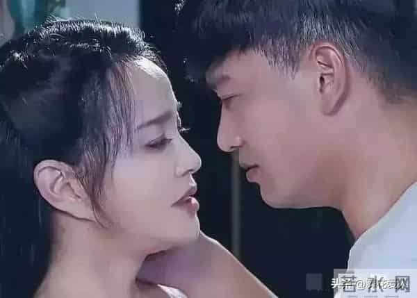 71岁刘晓庆再次扮演少女与小鲜肉上演床戏惹争议!