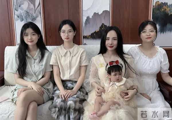 干露露罕见露面!为1岁女儿办生日宴颜值抢镜,外公表情反差大