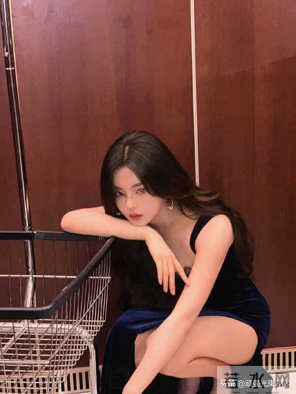 杨超越蕾丝边显得好性感