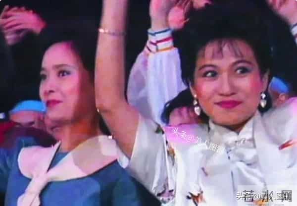 郭靖师傅~斑斑,主持过央视春晚,前夫惠天赐,姐姐森森