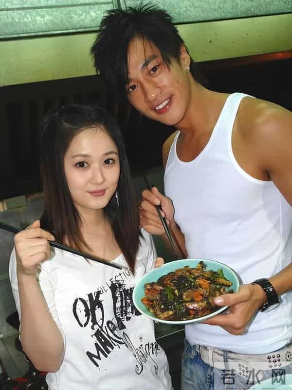 何润东：三次表白孙俪被拒，41岁娶柜姐为妻，恩爱多年无子也幸福