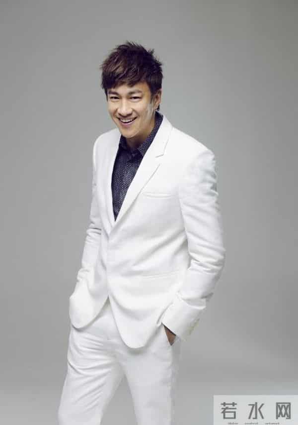 何润东：三次表白孙俪被拒，41岁娶柜姐为妻，恩爱多年无子也幸福