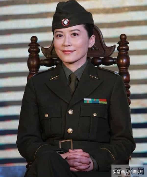 矫揉造作就别演军旅剧了，这8位女星告诉你，什么叫飒爽军人气质