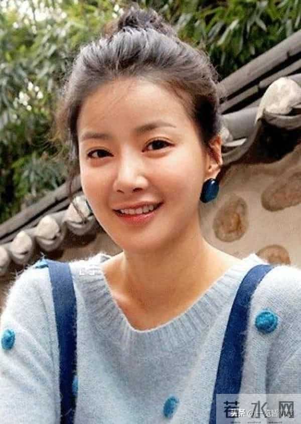 李诗英开2亿豪车露营引热议 体脂率不足8%瘦脱相 嫁大9岁圈外丈夫