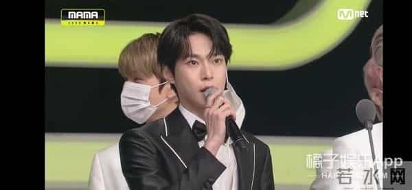 MAMA颁奖礼开场舞台神似煤气灶，特效拉胯，韩国人审美就这？