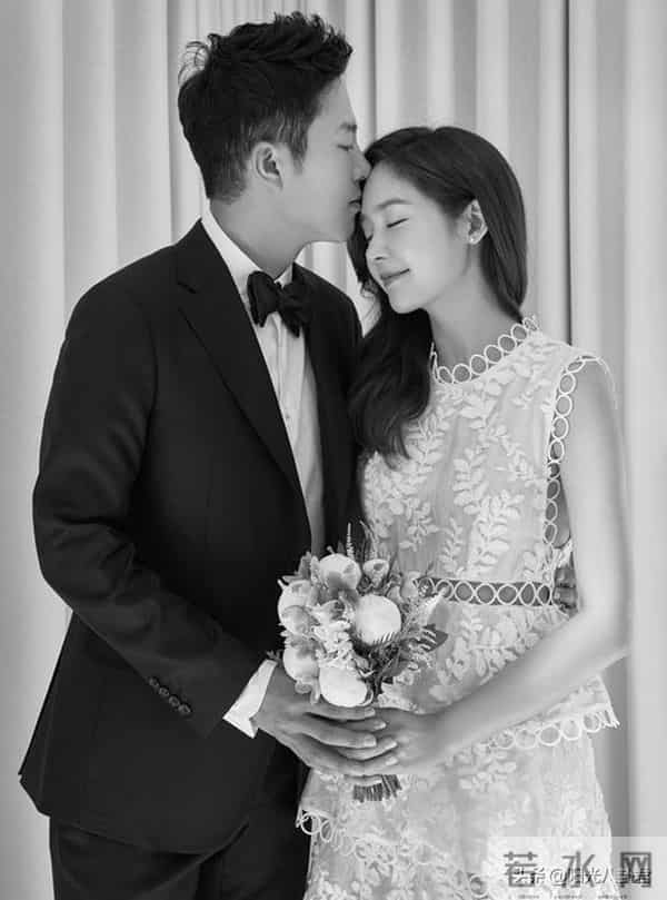 宋承宪前女友宣布怀孕,与运动员老公相爱7年,40岁才怀上双胞胎