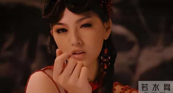 蓝燕：因失恋接拍三级片，从“东方第一美人”到“3D女神”