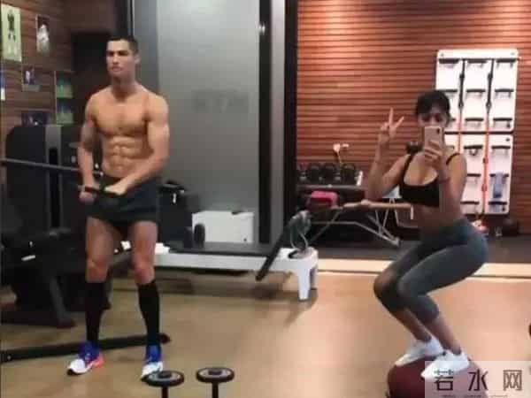 还没结婚就当3个娃后妈，她的恋情价值几亿？