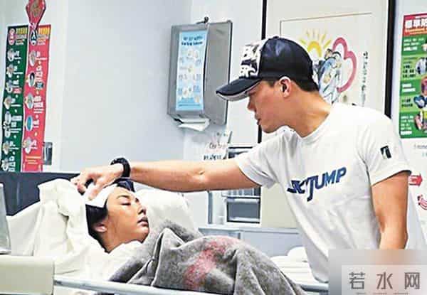 伊能静晒儿女合照 称作为母亲有爱的能力