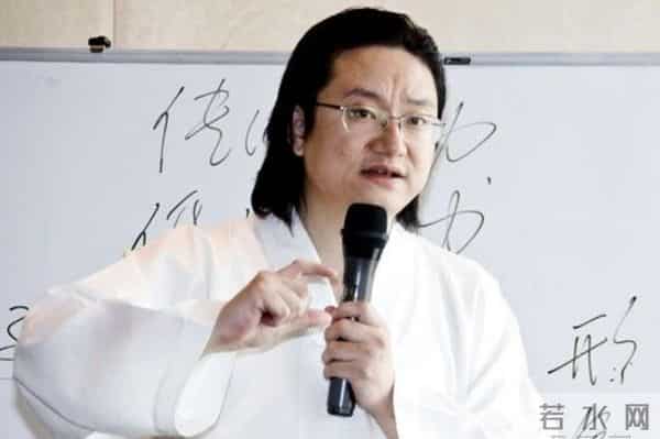 “水下闭气”2小时的李一道长,被拆穿后去美国,混不下去又回国