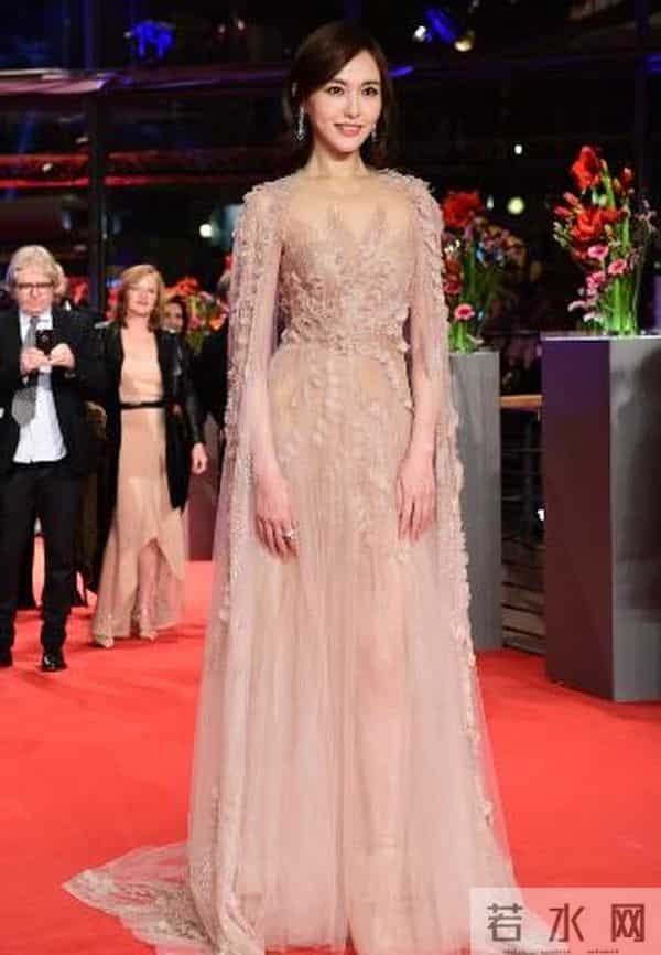 明星穿透视装，唐嫣显胸小，范冰冰最会穿，章子怡却走光！_0