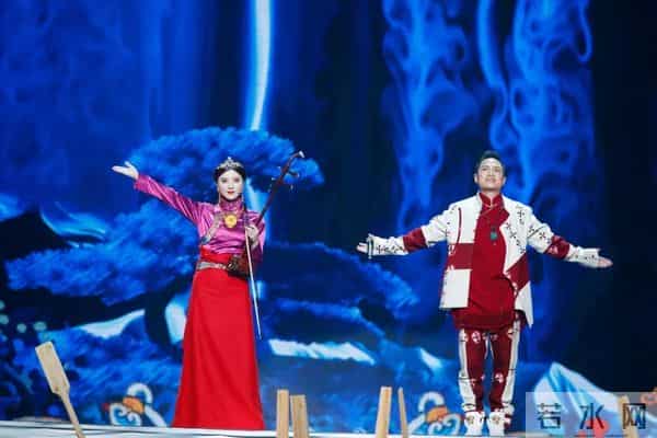 “小仙女”阿兰秀二胡唱藏歌,广东卫视春晚民族风真够浓