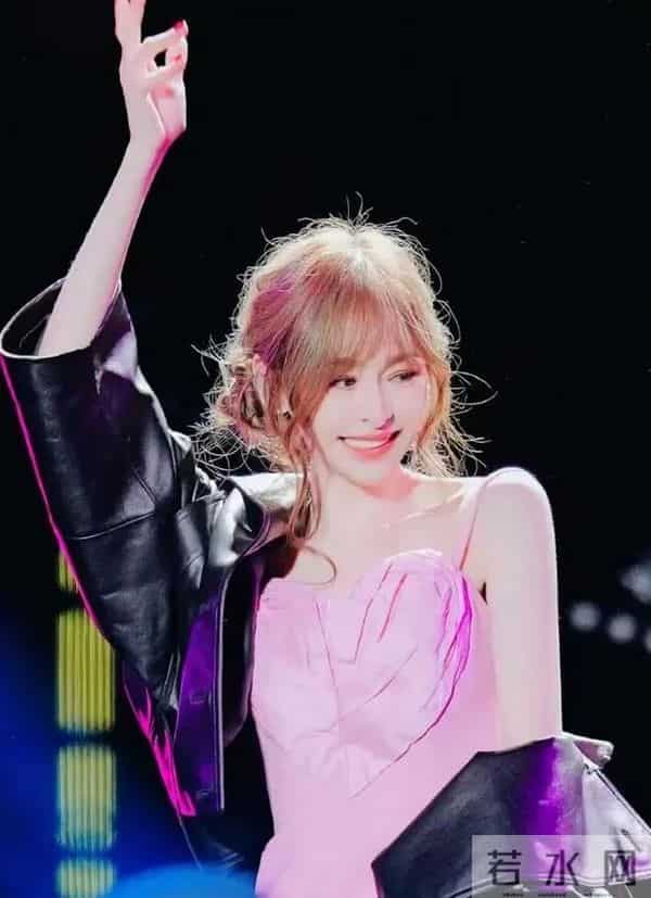 被初恋质疑不是"第一次"!多次被曝私密照的王心凌,真相这般心酸