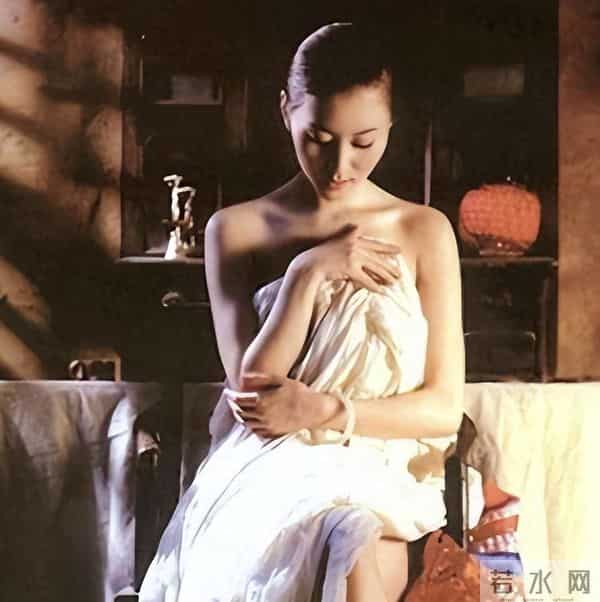 “初代裸模”汤加丽：父亲不认她，丈夫气得离婚，23年后救赎自己