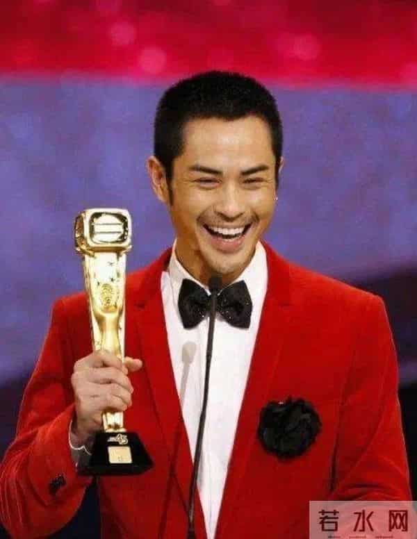 8任女友无缝对接、脚踩多条船,郑嘉颖凭啥能娶到小21岁白富美?