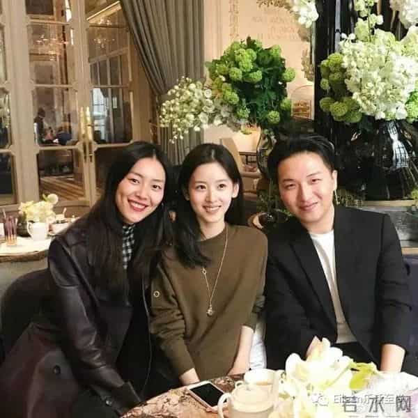 合影被裁？奶茶妹妹的千亿名媛晋级路还有多长？