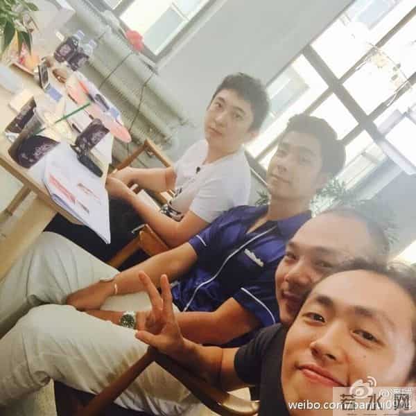 潘石屹儿子也下泥潭抓猪,画风和王思聪完全俩样