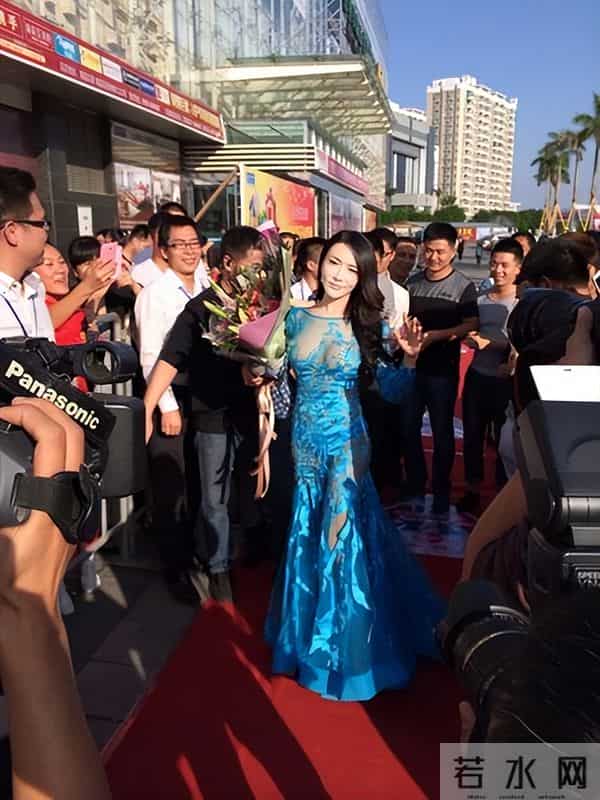 穿衣自由引发争议，这些女明星的穿衣风格究竟有没有错？