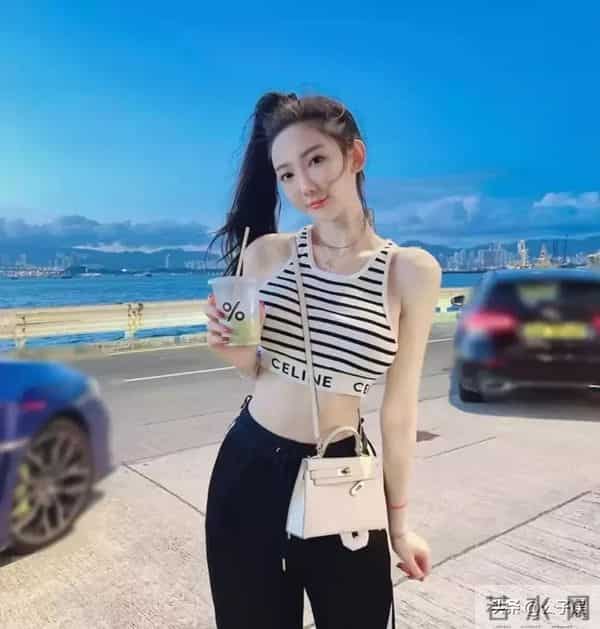 她自曝被陈冠希夺走初夜！一张艳照，彻底撕下了谢芷蕙的遮羞布