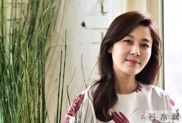 金荷娜模样与年轻时差距大 与张东健传绯闻 嫁富豪男友40岁产子