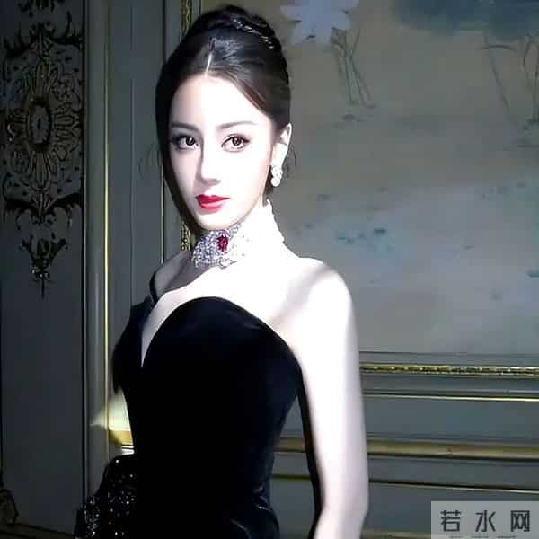 枭起青壤遭审判,穿睡衣、露大腿、打戏像调情,迪丽热巴跟着遭殃