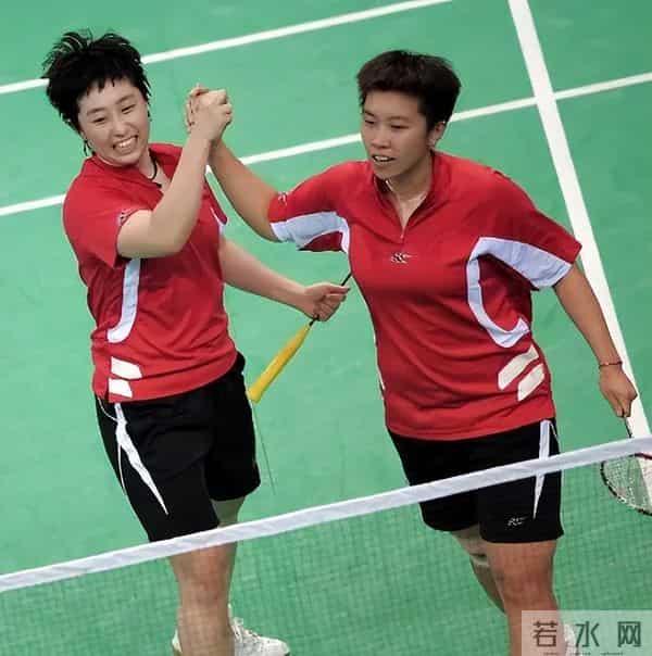 羽毛球奥运冠军于洋：运动生涯悲情，退役卖衣服，婚恋成谜